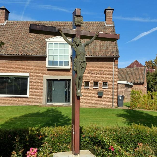 Kruis Hoofdstr/Veestr/De Leeuwerik