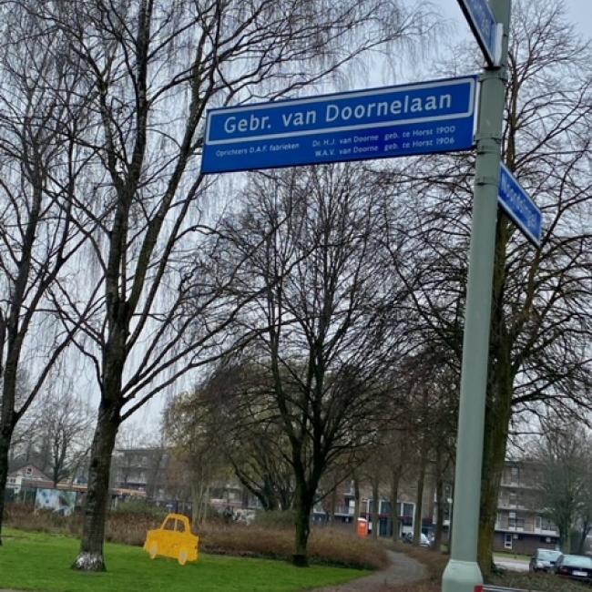 De Dafjes, Horst en herdenkingsplaquette Hub van Doorne