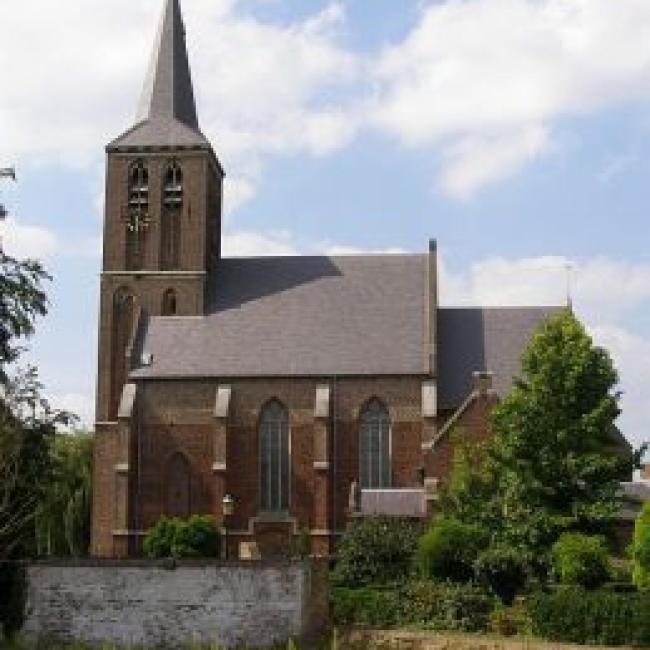 Rooms-katholieke parochiekerk Heilige Naam Jezus, inclusief inpandige Schraven-gedenkkapel