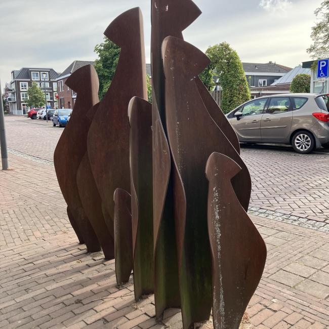 Sculptuur van 10 figuren