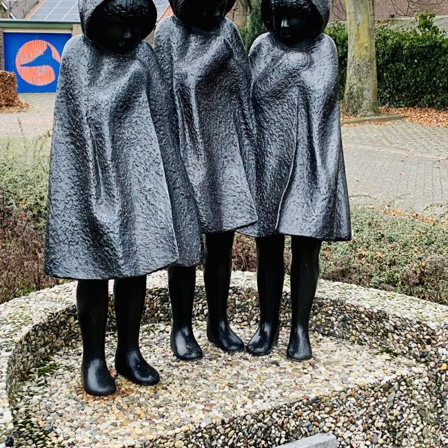 Monument en plaquette voor Hanna van de Voort