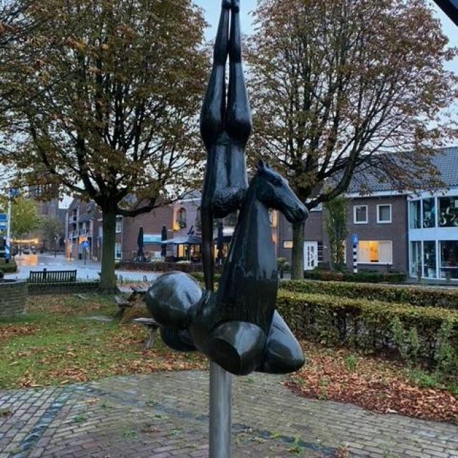 Paard met danseres