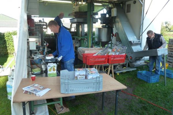 Mobiele fruitpers weer in Kronenberg