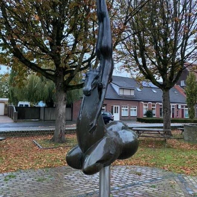 Paard met danseres