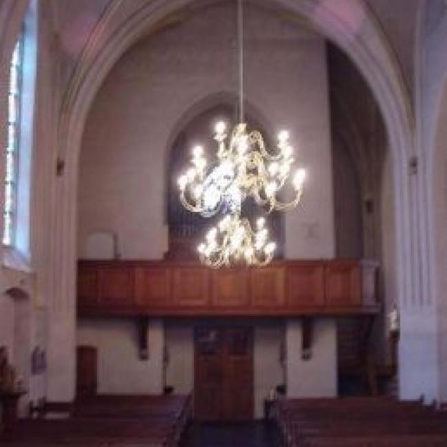 Rooms-katholieke parochiekerk Heilige Naam Jezus, inclusief inpandige Schraven-gedenkkapel