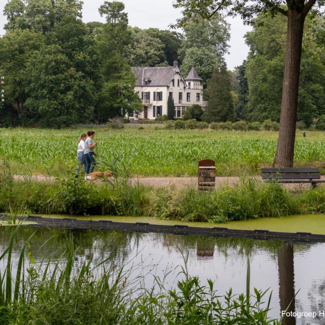 21. Bankje aan de Sint Barbarastraat