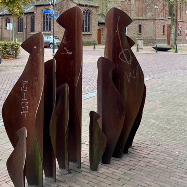 Sculptuur van 10 figuren