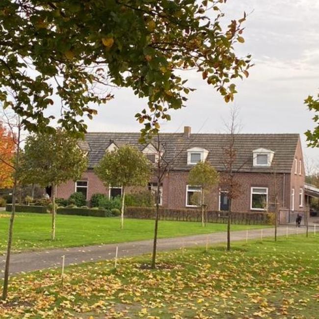 Buurtschap De Zwarte Plak en herdenkingsplaquettes geredde Joodse kinderen America