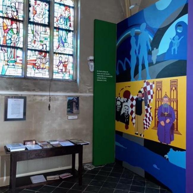 Rooms-katholieke parochiekerk Heilige Naam Jezus, inclusief inpandige Schraven-gedenkkapel
