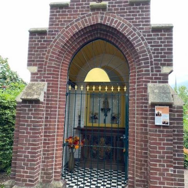 St Annakapel met moordkruis