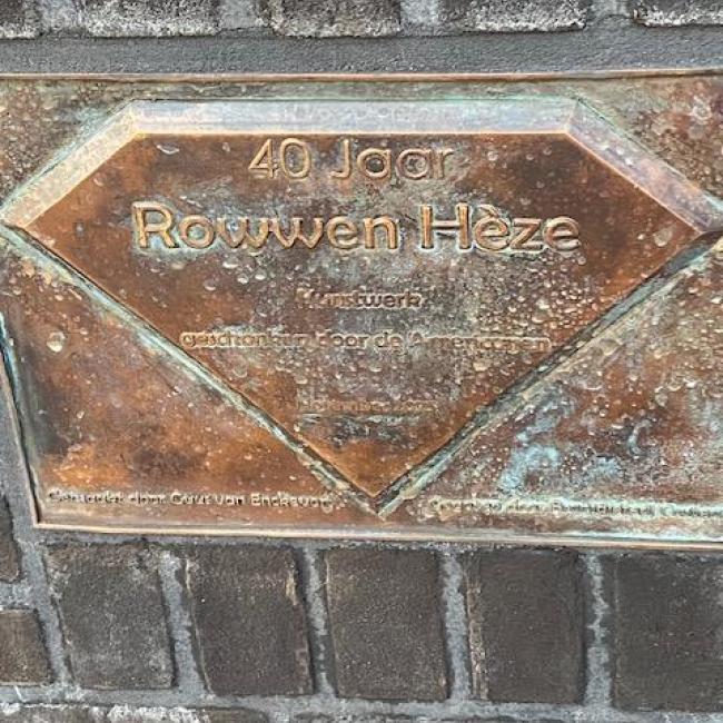 Standbeeld band Rowwen Hèze