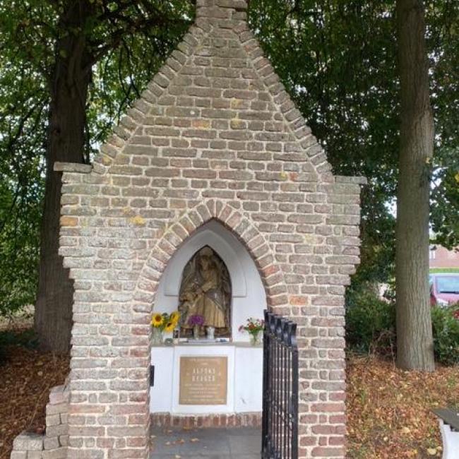 Twee herdenkingsplaquettes in Sint Jozefkapel Stokt