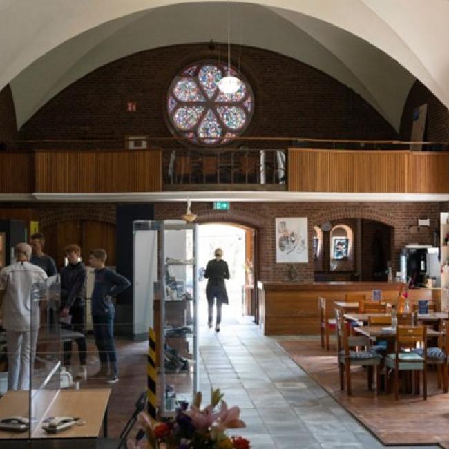 Rooms-katholieke parochiekerk OLV Onbevlekte Ontvangenis en Bajescafé