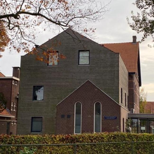 Voormalig klooster thans gezondheidscentrum