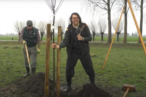 Landschapsbeheer met Jaap en Lex aflevering Fruitboom aanplanten