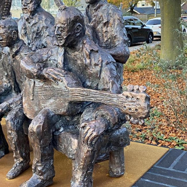 Standbeeld band Rowwen Hèze